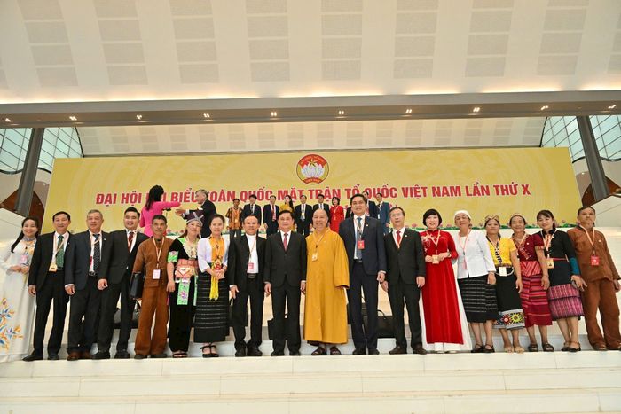 Đoàn đại biểu Nghệ An chụp ảnh lưu niệm tại đại hội. Ảnh: Quang Khánh