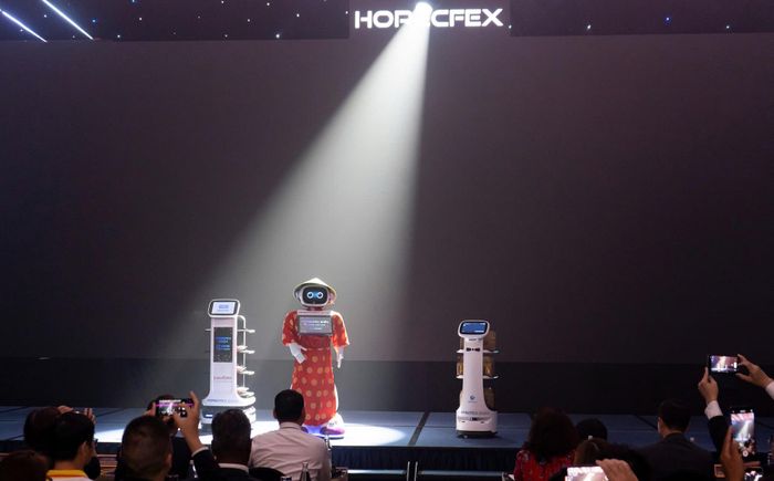 Robot Ms. Aryianna trình diễn tại diễn đàn và triển lãm HorecFex Việt Nam 2024. Ảnh: LVT