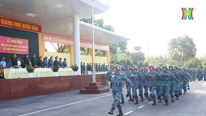 Duyệt đội ngũ tại Lễ khai mạc diễn tập.