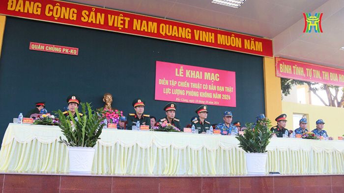Các đại biểu dự lễ khai mạc diễn tập chiến thuật có bắn đạn thật lực lượng phòng không năm 2024.