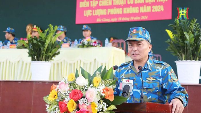Trung tướng Nguyễn Văn Hiền - Tư lệnh Quân chủng PK-KQ phát biểu khai mạc Diễn tập chiến thuật có bắn đạn thật.