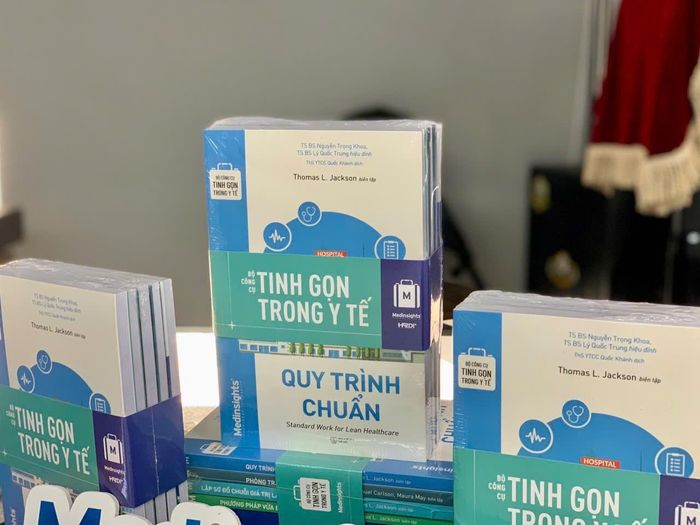  Bộ sách Bộ công cụ tinh gọn trong y tế. Ảnh: Hà Giang. 