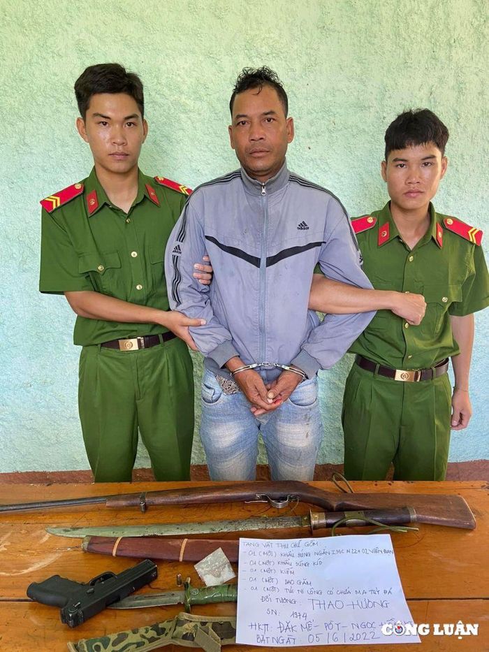  Tội phạm ma túy luôn trang bị súng, đạn sẵn sàng chống trả lực lượng chức năng hòng tẩu thoát khi bị phát hiện 