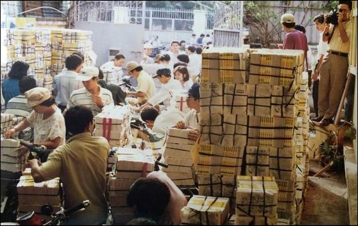 Quang cảnh một buổi phát hành “Đôrêmon” phiên bản 1992 tại TP.HCM