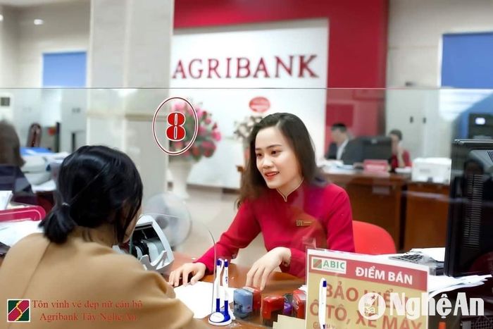 Giao dịch tại Agribank chi nhánh Tây Nghệ An. Ảnh: PV