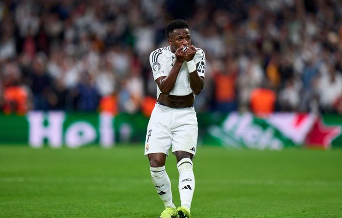 Tốc độ của Vinicius trở thành cơn ác mộng của hàng thủ Dortmund.