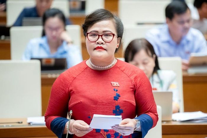  Đại biểu Nguyễn Thị Sửu tham gia thảo luận. Ảnh: quochoi.vn