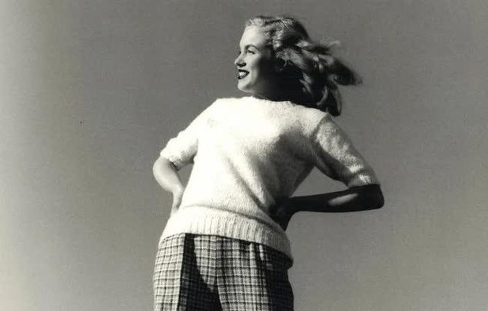 Norman Jeane Baker hay Marilyn Monroe năm 1946, trong những bức ảnh làm mẫu đầu tiên do Joseph Jasgur chụp
