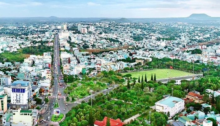 Dốc phố đường Nguyễn Tất Thành, TP. Pleiku. Ảnh: Hùng Hoa Lư