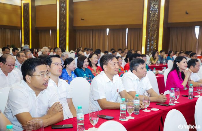 Các đại biểu tham dự lễ kỷ niệm. Ảnh: Phạm Bằng