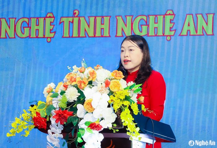 Đồng chí Phạm Thị Hồng Tuyết - Bí thư Chi đoàn Sở Khoa học và Công nghệ đại diện thế hệ thanh niên phát biểu tại lễ kỷ niệm. Ảnh: Phạm Bằng
