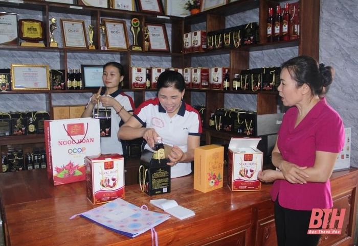 Trước lễ khai trương 3 ngày, Công ty TNHH Sản xuất kinh doanh dịch vụ thương mại và Vận tải Ngọc Hoàn ở thị xã Nghi Sơn đã chuẩn bị đầy đủ hàng hóa tham gia trưng bày, giới thiệu.