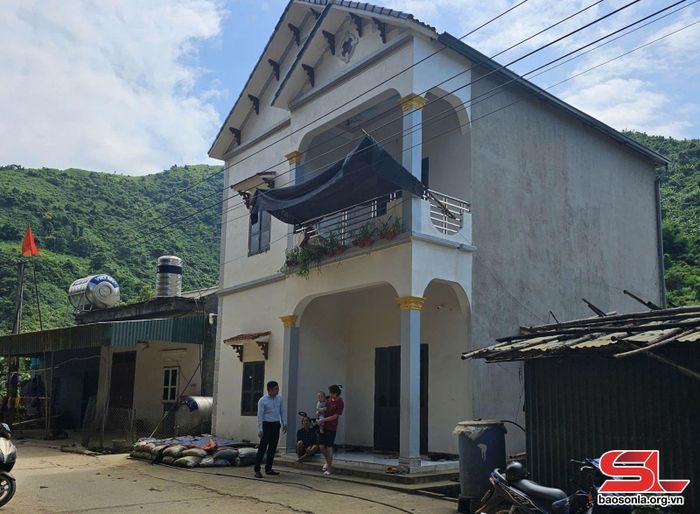 Ngôi nhà của gia đình anh Thào A Đư, bản Suối Lẹ, xã Chim Vàn.