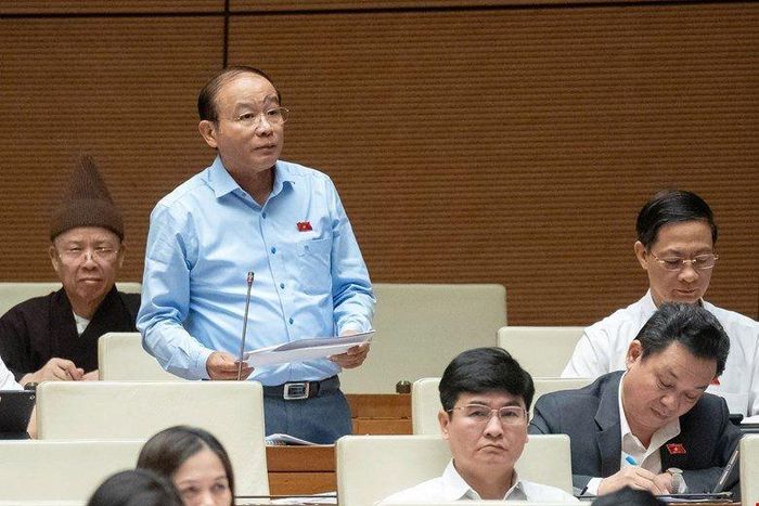 Đại biểu Lã Thanh Tân phát biểu thảo luận. Ảnh: VPQH