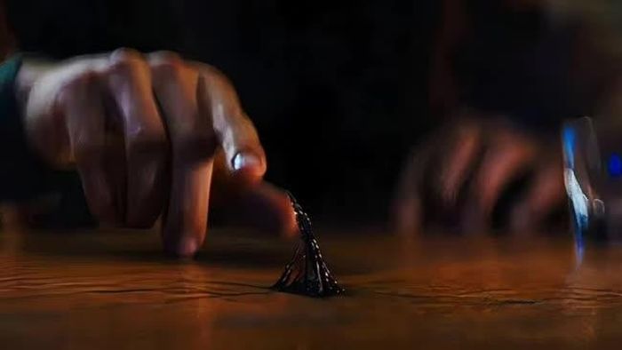 Một mẩu Venom trong quán bar ở Mexico trước khi được đưa về Khu vực 55