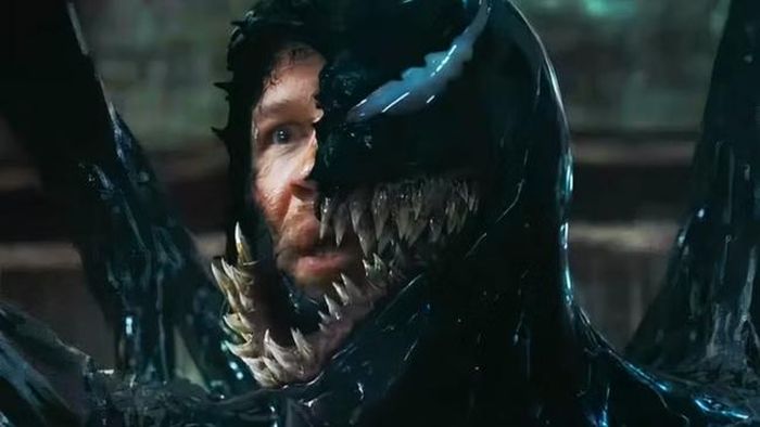 Tom Hardy trong vai Eddie Brock/Venom