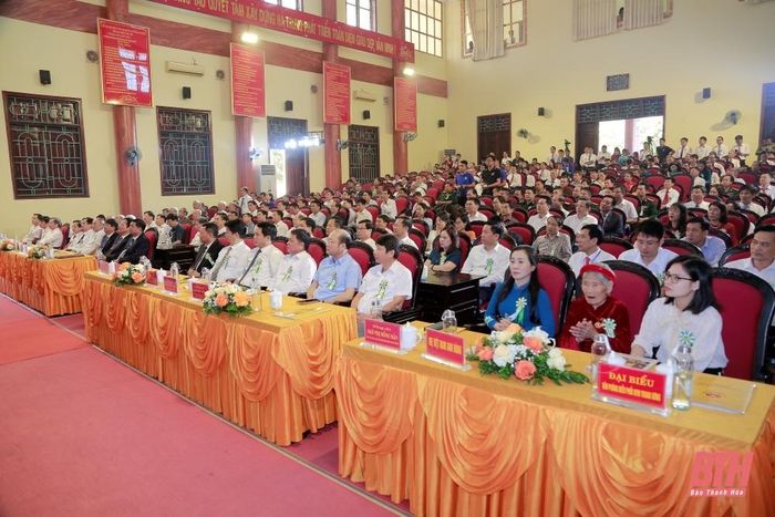 Các đại biểu dự buổi lễ.