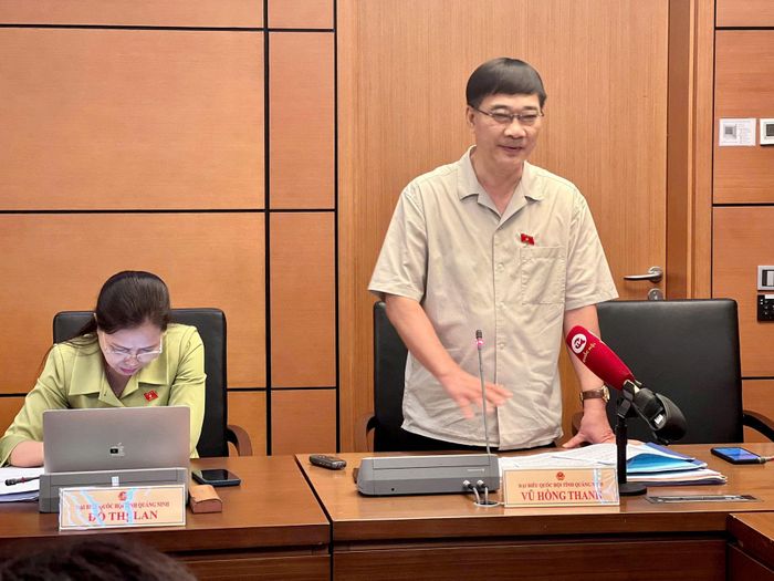Chủ nhiệm Ủy ban Kinh tế của Quốc hội Vũ Hồng Thanh phát biểu thảo luận. Ảnh: TRỌNG QUỲNH
