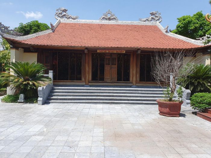 Đền Chính Vị được nhân dân đóng góp tiền của tôn tạo lại năm 2014.
