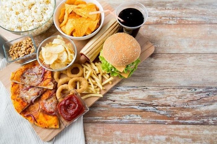  Thói quen ăn nhiều tiềm ẩn nhiều mối nguy hại cho sức khỏe. Ảnh: Shutterstock. 