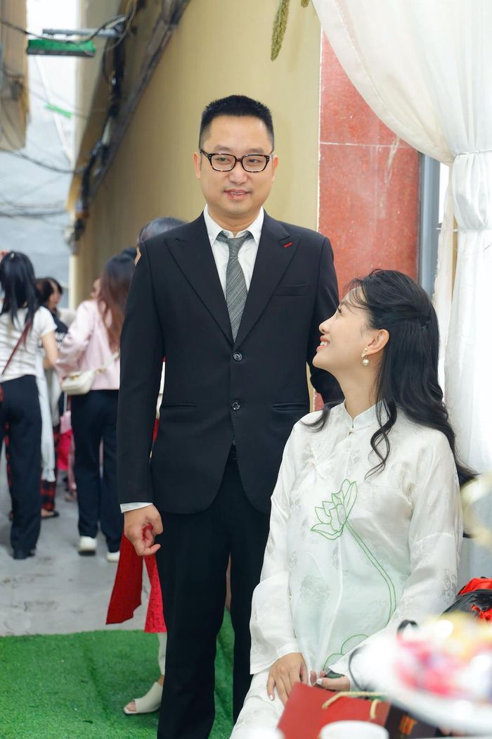MC Quỳnh Chi dịu dàng xinh đẹp trong ngày trọng đại. Ảnh: Tùng Đoàn.
