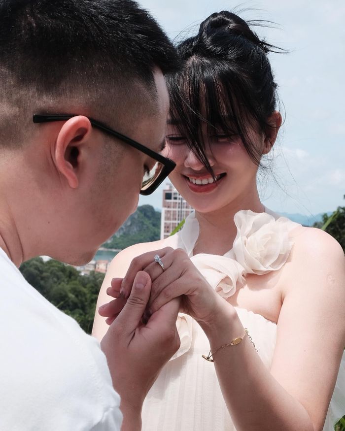 Nữ MC nhận lời cầu hôn hồi tháng 6/2024.
