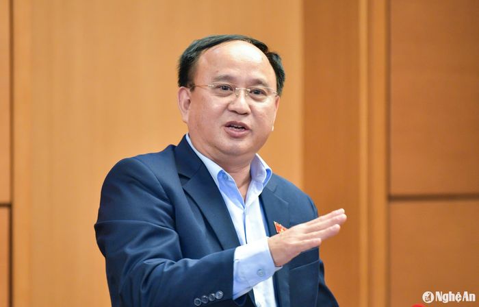 Thiếu tướng Trần Đức Thuận - Ủy viên Thường trực Ủy ban Quốc phòng - An ninh của Quốc hội, đại biểu đoàn Nghệ An phát biểu thảo luận. Ảnh: Nghĩa Đức