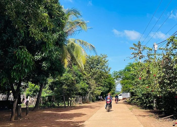  100% tuyến đường làng Me đã được bê tông hóa, giúp người dân đi lại thuận tiện. Ảnh: P.D