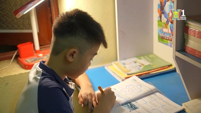 Nếu không có tiếng trống học bài, các em học sinh vẫn hoàn thành bài tập.