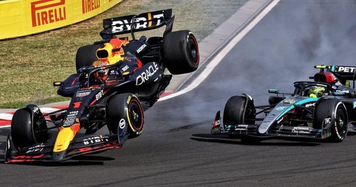 Tình huống xấu chơi của Verstappen với Hamilton ở GP Brazil 2021