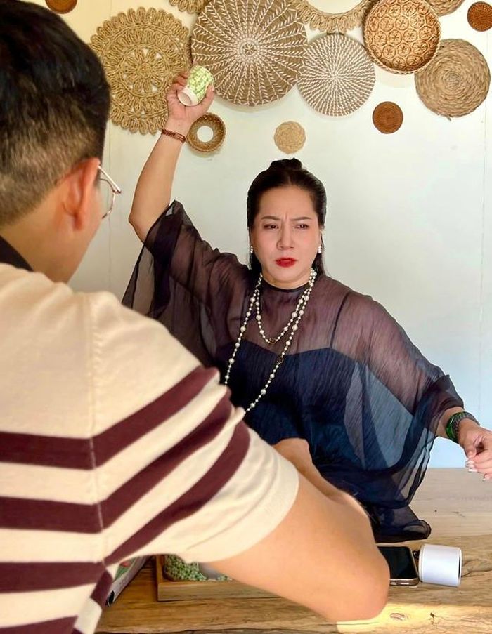 Thu Huyền trở lại dạng vai sở trường, đanh đá, chua ngoa trong phim (Ảnh: FBNV)