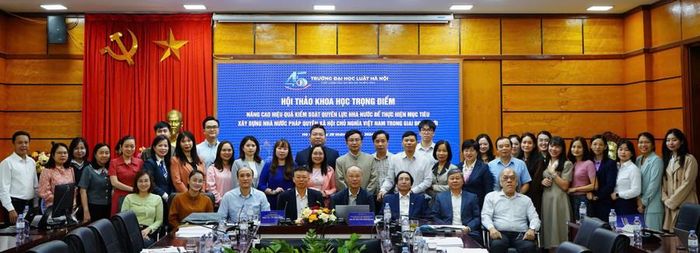  Các đại biểu tham dự hội thảo. 