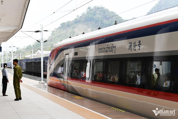 Đường sắt tốc độ cao tại Lào. Ảnh: Hoàng Hà 