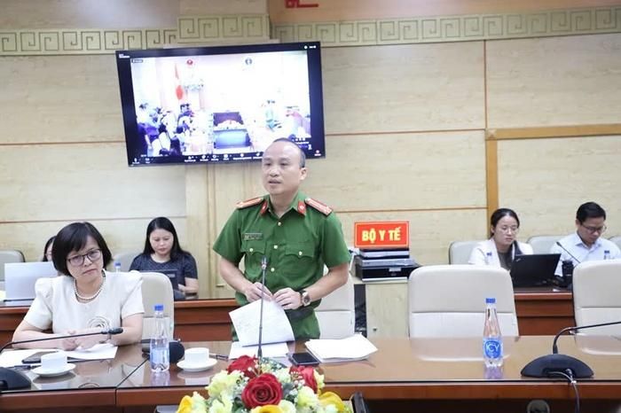 Thượng tá Nguyễn Duy Trung phát biểu tại hội thảo