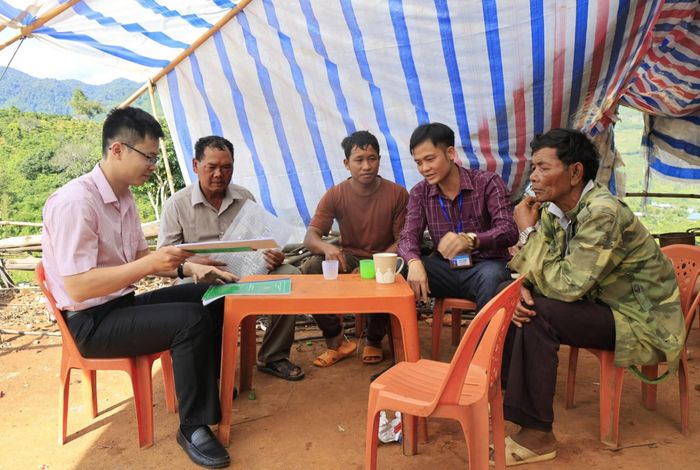 Kiểm tra hộ vay vốn tín dụng chính sách xã hội ở xã Đạ Long, huyện Đam Rông