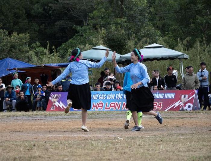 Chúc mừng bàn thắng