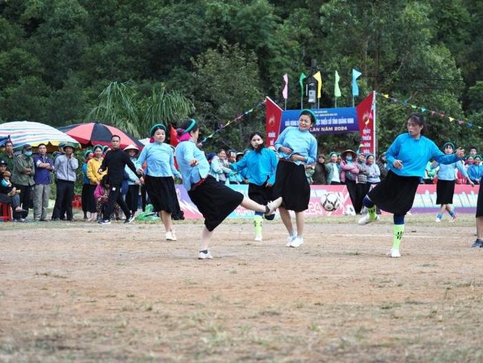 Các trận đấu kéo dài 25 phút/hiệp và thu hút người xem cho đến phút cuối