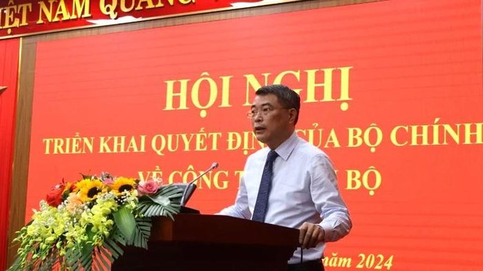 Đồng chí Lê Minh Hưng phát biểu chúc mừng và giao nhiệm vụ cho tân Bí thư Tỉnh ủy Quảng Bình Lê Ngọc Quang.
