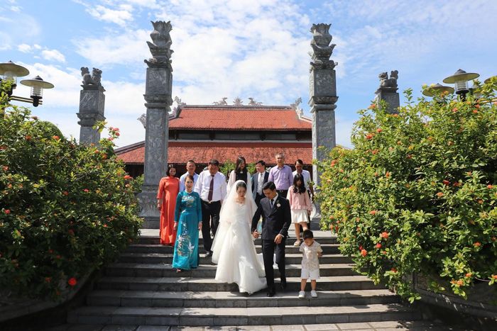 Nhiều bạn trẻ đã chọn Khu Di tích lịch sử Quốc gia Truông Bồn là điểm dừng tri ân trong hành trình rước dâu của mình. Ảnh: Ban Quản lý Khu Di tích lịch sử Quốc gia Truông Bồn