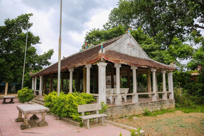 Di tích đình Trung, phường Hưng Dũng (thành phố Vinh). Ảnh tư liệu: Công Kiên