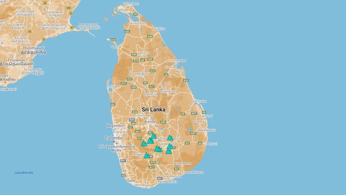 Sri Lanka là đảo quốc nằm ngoài khơi Ấn Độ Dương, phía đông nam tiểu lục địa Ấn Độ, diện tích khoảng 65.600 km2. Vì hình dáng lãnh thổ giống một giọt nước, nên Sri Lanka còn có biệt hiệu là "Giọt nước mắt của Ấn Độ"