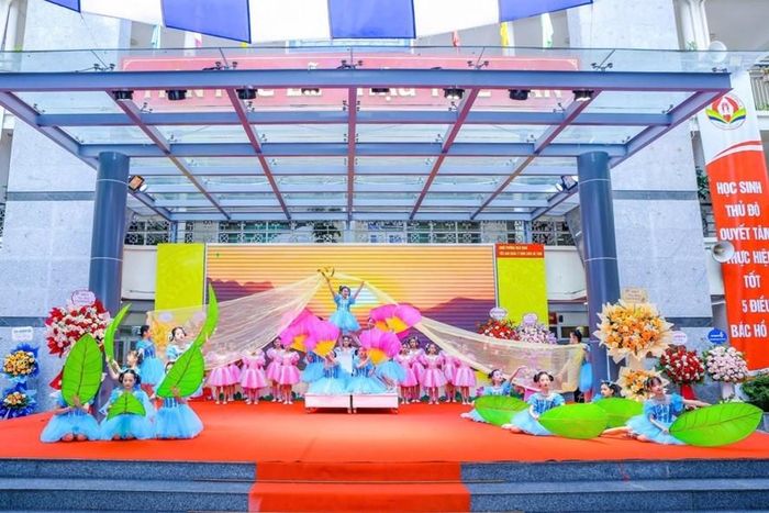  Học sinh của trường Tiểu học Dịch Vọng A luôn được phát triển toàn diện 