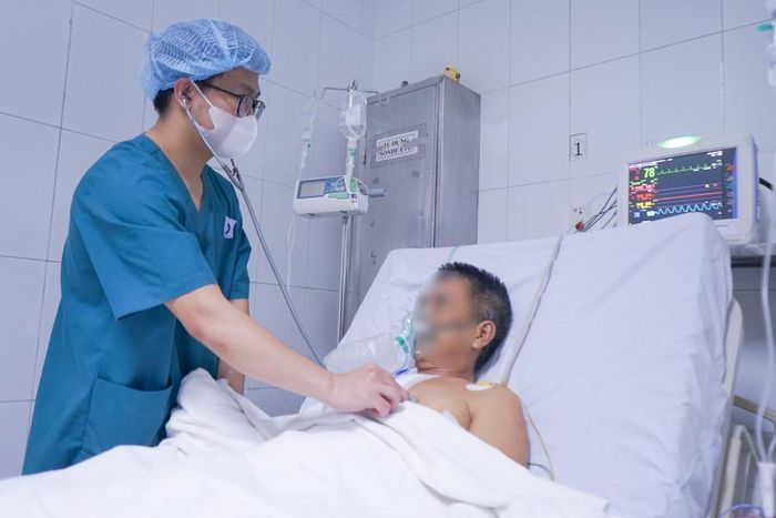  Sau 7 ngày được hồi sức tích cực, sức khỏe ông Đ.Đ.N. dần ổn định. Ảnh: BVCC 