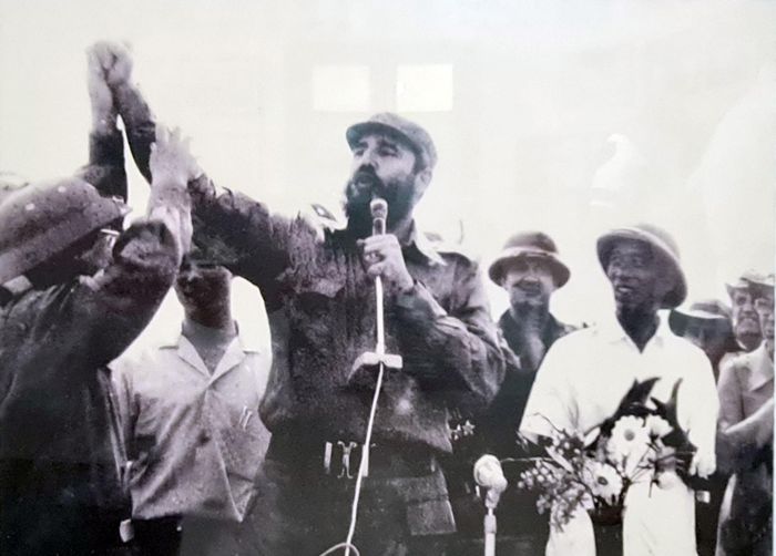 Hình ảnh lãnh tụ Fidel Castro đến thăm vùng giải phóng Quảng Trị tháng 9/1973. Ảnh: Tư liệu