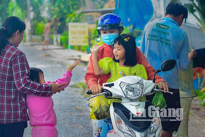 Niềm vui được đi chợ cùng mẹ