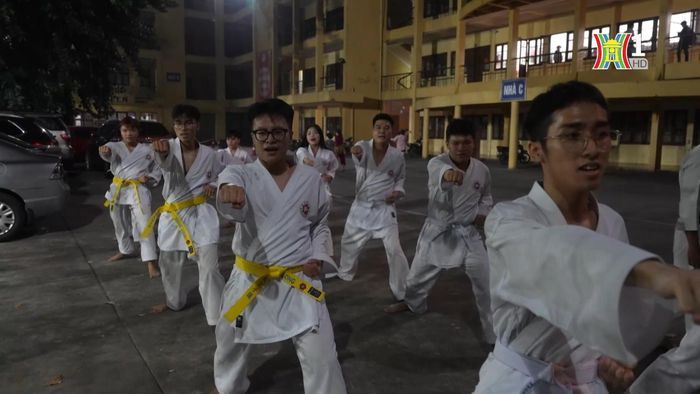 Giữa cuộc sống hối hả của đô thị, võ chính là môn thể thao được nhiều người trẻ ở Hà Nội yêu thích và tìm đến.