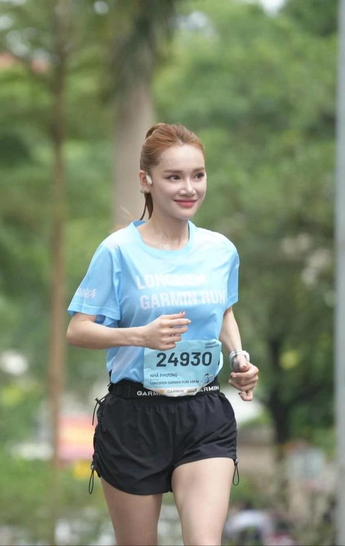 Nhã Phương thường xuyên tập luyện thể dục để có vóc dáng như hiện tại (Ảnh: FBNV)