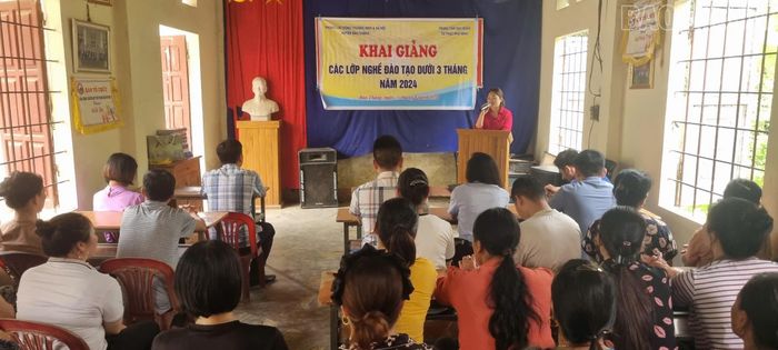  Các lớp đào tạo nghề ngắn hạn được tổ chức dựa trên nhu cầu của người dân và thực tế địa phương. 