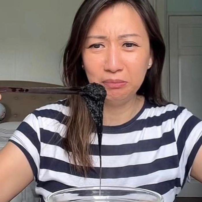 Nhiều food blogger trên mạng xã hội tìm đến để review và càng khiến món ăn độc đáo này trở nên nổi tiếng. Ảnh: @Nanakoot-.