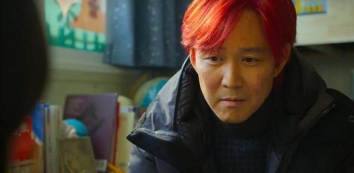 Lee Jung Jae trong vai Gi Hun với mái tóc đỏ